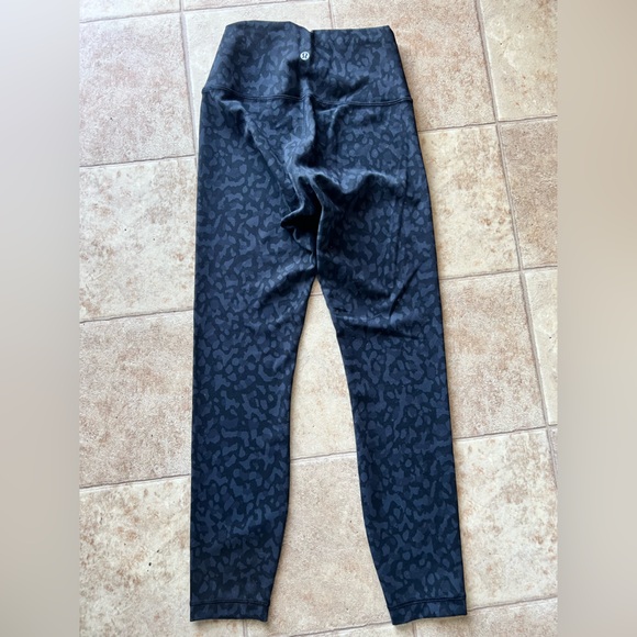 Lululemon Set Top and Bottom - Picture 14 of 16